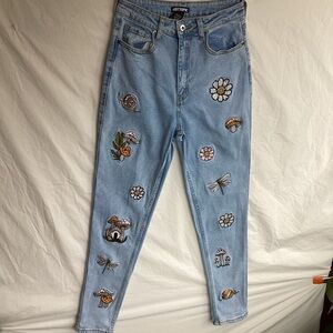 Hot topic mushroom and flower embroidered mom jeans size 3